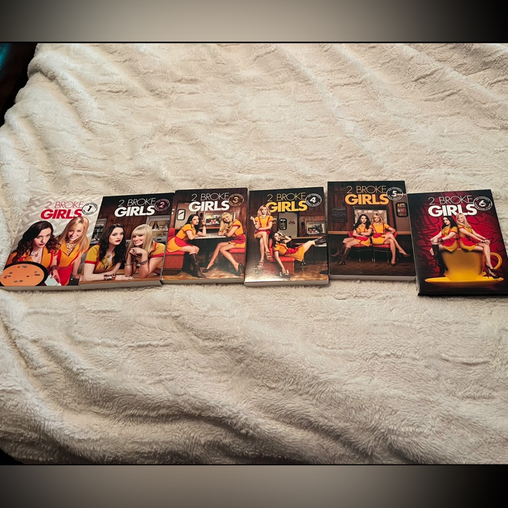 2 Broke Girls Complete Series DVD Set